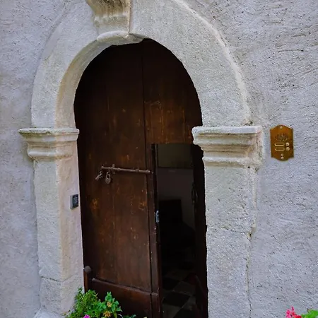 Dimora Cavour Bed & Breakfast 2*
