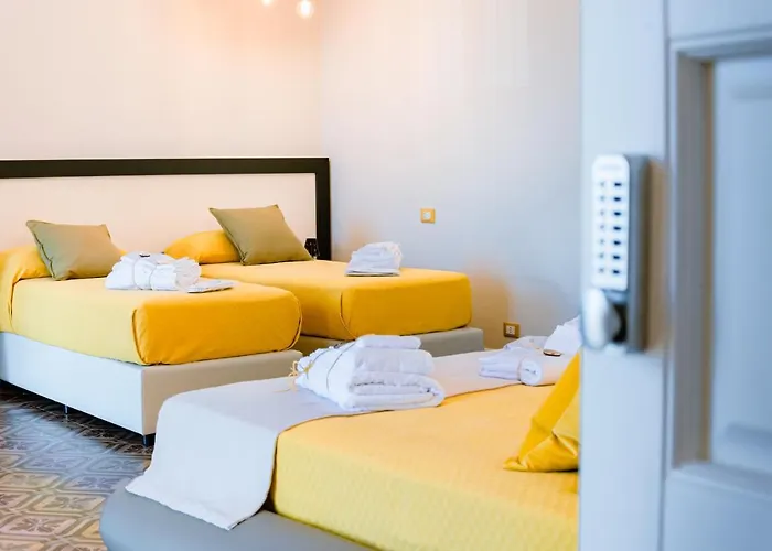 Alojamento de Acomodação e Pequeno-almoço Dimora Cavour 4*