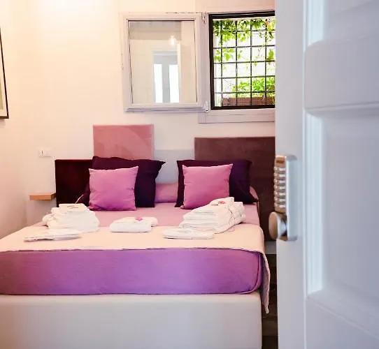 Alojamento de Acomodação e Pequeno-almoço Dimora Cavour 4*