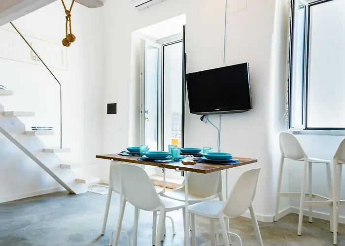 Alojamento de Acomodação e Pequeno-almoço Dimora Cavour 4*