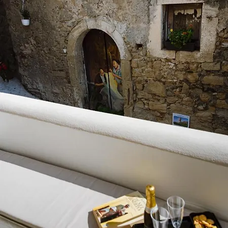 Dimora Cavour Bed & Breakfast 4*