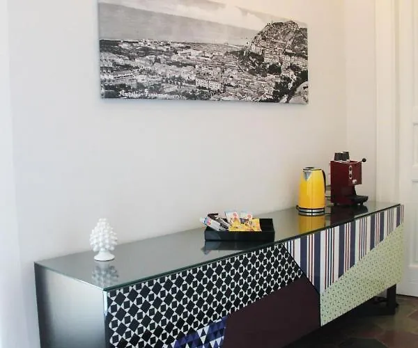 Alojamento de Acomodação e Pequeno-almoço Dimora Cavour