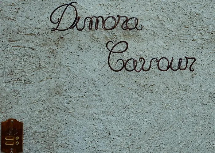 Alojamento de Acomodação e Pequeno-almoço Dimora Cavour 4*